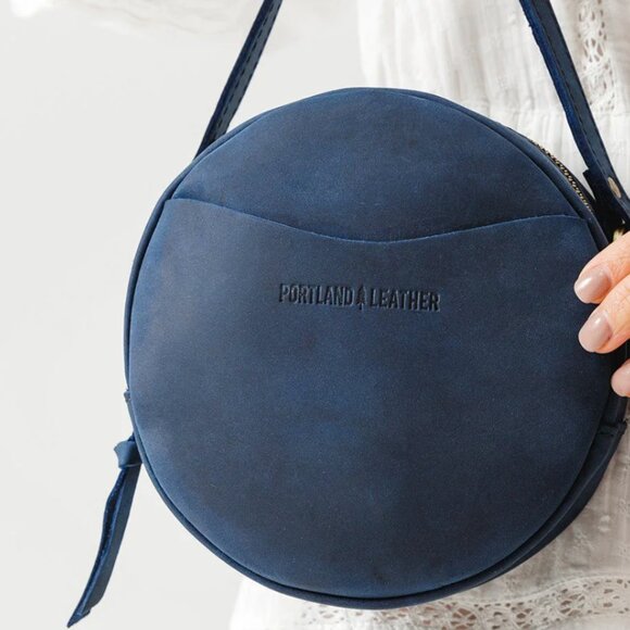 Portland Leather Circle Crossbody bag - Picture 2 of 6
